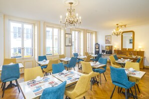 Frokostbuffé hver dag (EUR 12 per person)