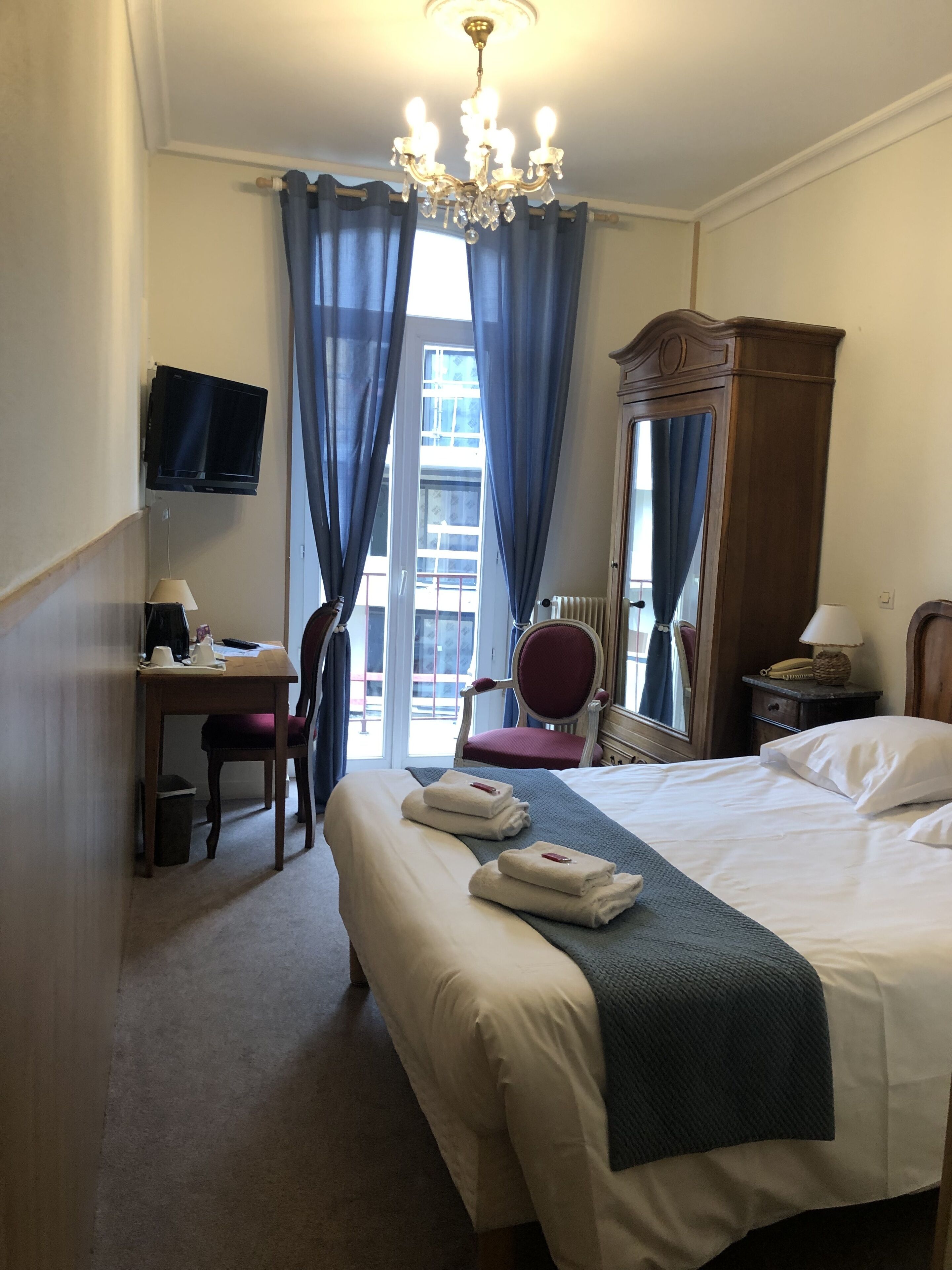 standard double room, 1 double bed, non smoking, private bathroom | premium bedding, select comfort beds, individually furnished, desk