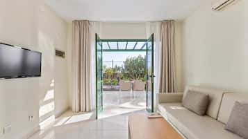 1 bedroom, in-room safe, blackout drapes, free cribs/infant beds
