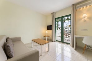 Flat-screen TV, toys - Hotel THB Royal (Yaiza)