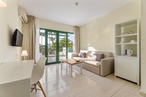 客房内保险箱、遮光窗帘、免费婴儿床、免费 WiFi