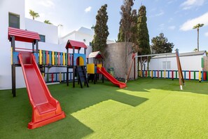 A playground with slides and climbing structures. - Hotel THB Royal (Yaiza)