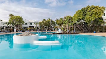2 piscinas al aire libre