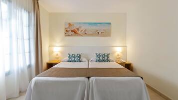 Een kluis op de kamer, verduisterende gordijnen, gratis babybedden