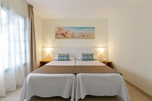 Coffres-forts dans les chambres, rideaux occultants