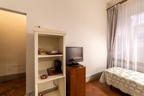 Dundyner, minibar, safe på rommet og skrivebord