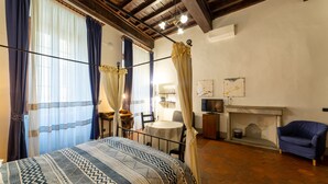 Unclassified image, 5 of 40, button - La Residenza del Proconsolo (Florence)
