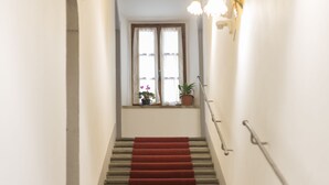 Unclassified image, 4 of 40, button - La Residenza del Proconsolo (Florence)