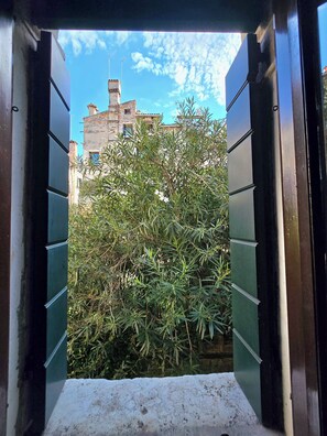 Hochwertige Bettwaren, kostenlose Babybetten, kostenloses WLAN