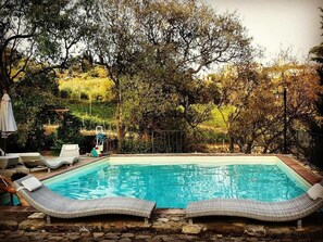 Seasonal outdoor pool, pool umbrellas, sun loungers - Podere Palazzolo (Castellina in Chianti)
