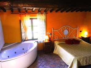 Junior Suite | Jetted tub