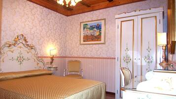 Zimmersafe, Schreibtisch, WLAN