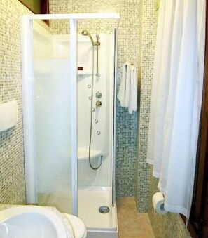 Double or Twin Room | Bathroom | Shower, hair dryer, towels - Alloggi Sardegna (Venice)