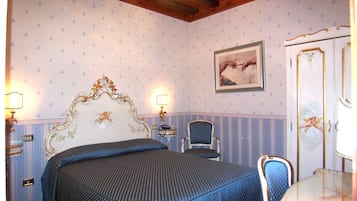 Zimmersafe, Schreibtisch, WLAN