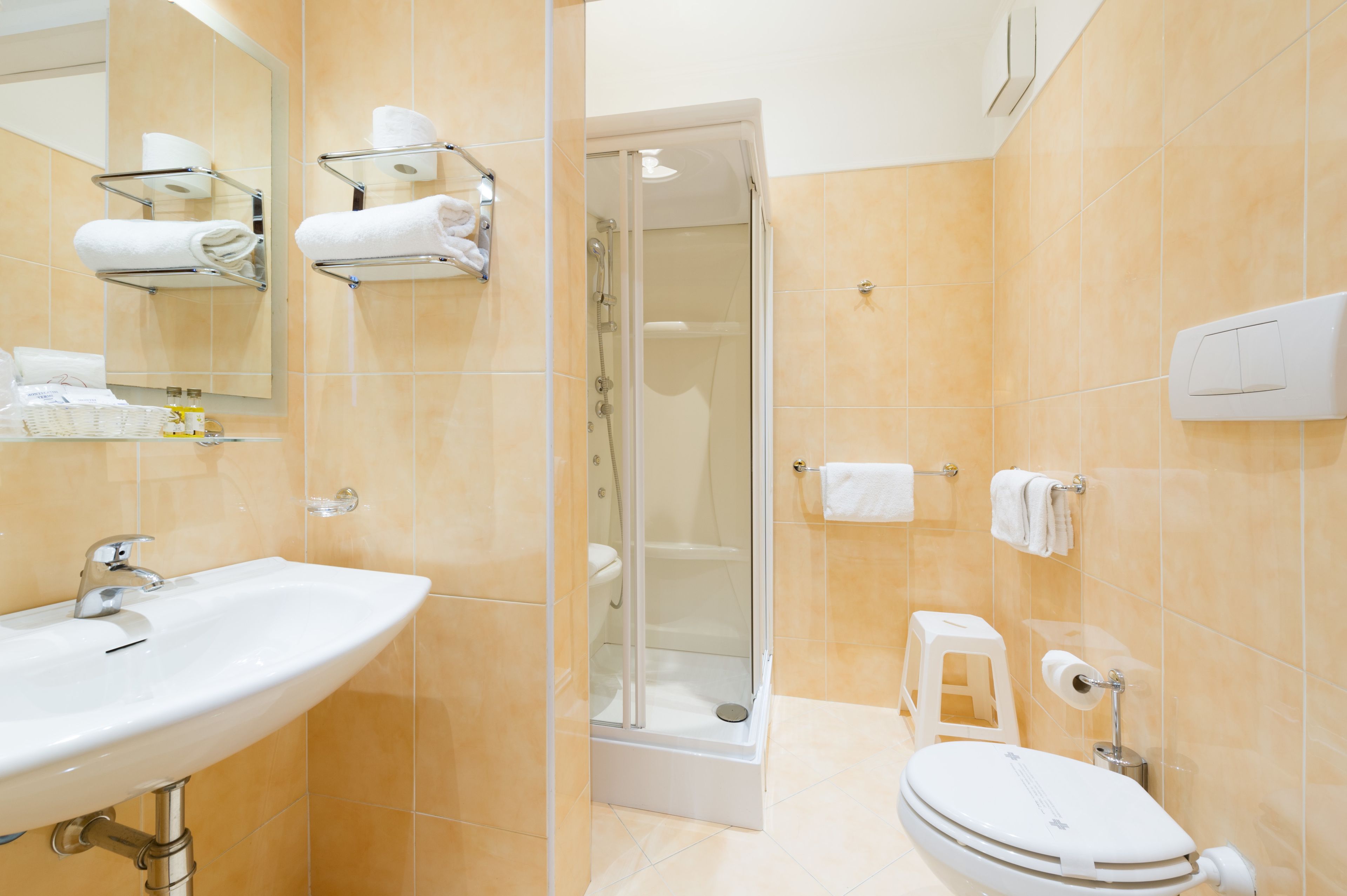standard triple room | bathroom | shower, rainfall showerhead, free toiletries, hair dryer