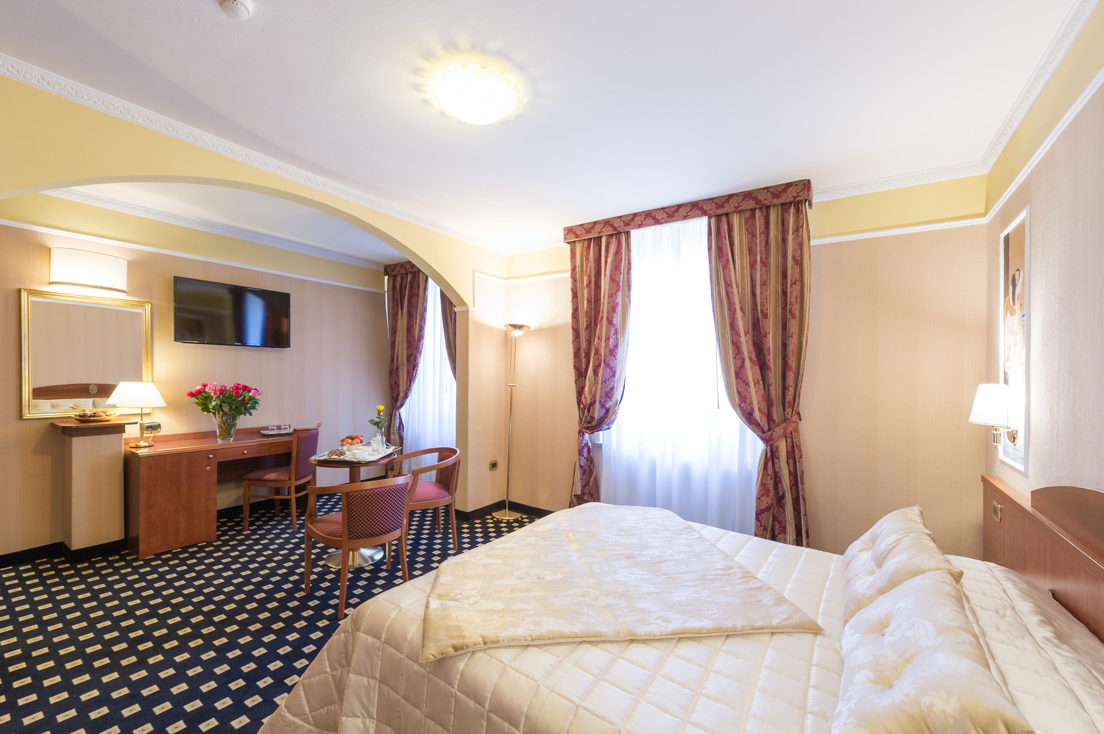 suite | egyptian cotton sheets, premium bedding, minibar, in-room safe