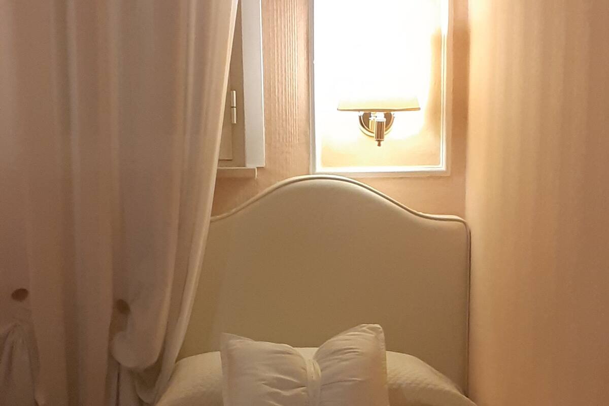 Single Room | Egyptian cotton sheets, premium bedding, minibar, in-room safe