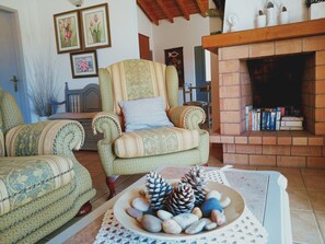Family Villa, 2 Bedrooms | 1 bedroom, in-room safe, desk, blackout curtains - Quinta dos Caracóis (Lagos)