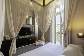 Double Room | Egyptian cotton sheets, memory foam beds, minibar, in-room safe - At Home Townhouse (Rome)