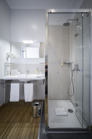Triple Room | Bathroom - At Home Townhouse (Rome)
