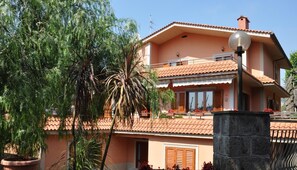 Exterior - Bed and Lemons (Piano di Sorrento)