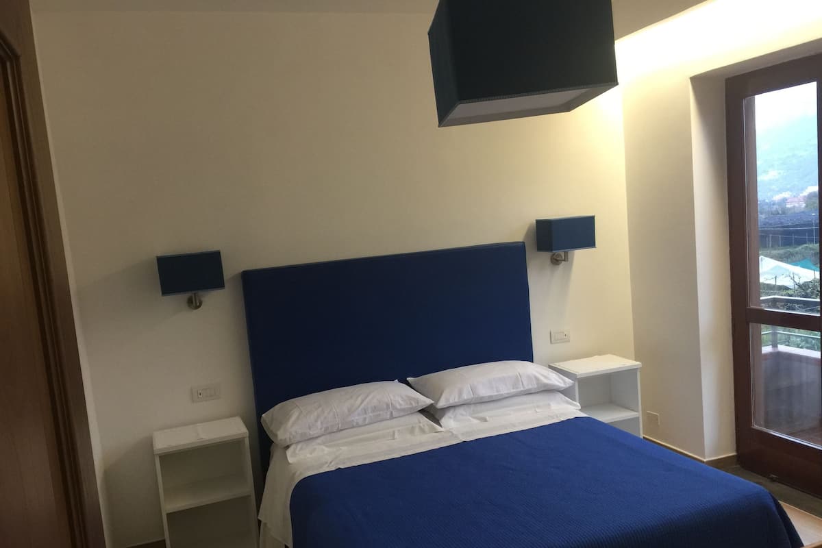 Doppelzimmer | Schreibtisch, schallisolierte Zimmer, Bügeleisen/Bügelbrett