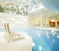 2 indoor pools