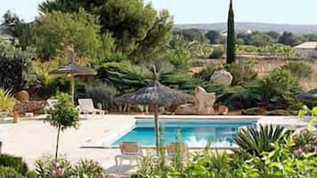 Outdoor pool, pool umbrellas, sun loungers