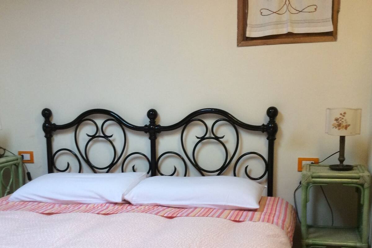 Double Room, Shared Bathroom | Down duvets, blackout curtains, free WiFi, bed sheets