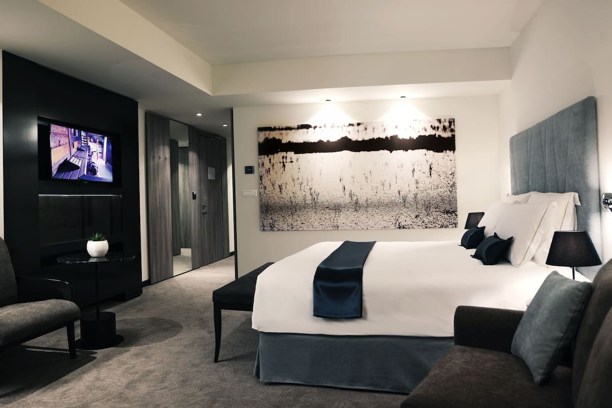 1 bedroom, premium bedding, minibar, in-room safe