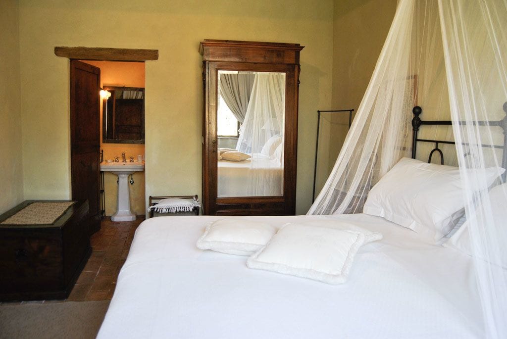 Minibar, una scrivania, ferro/asse da stiro, Wi-Fi gratuito