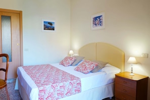 Minibar, in-room safe, desk, blackout curtains - Maison Susy (Sant'Agnello)