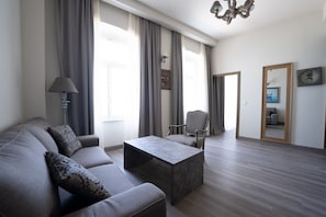 Deluxe Suite with Balcony and Sea View | Minibar, in-room safe, desk, free WiFi - Hotel Piran (Piran)