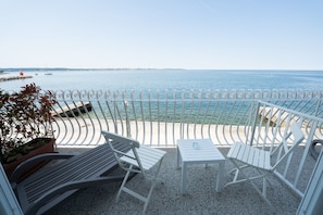 Chambre supérieure double, balcon, vue sur la mer | Terrasse/patio