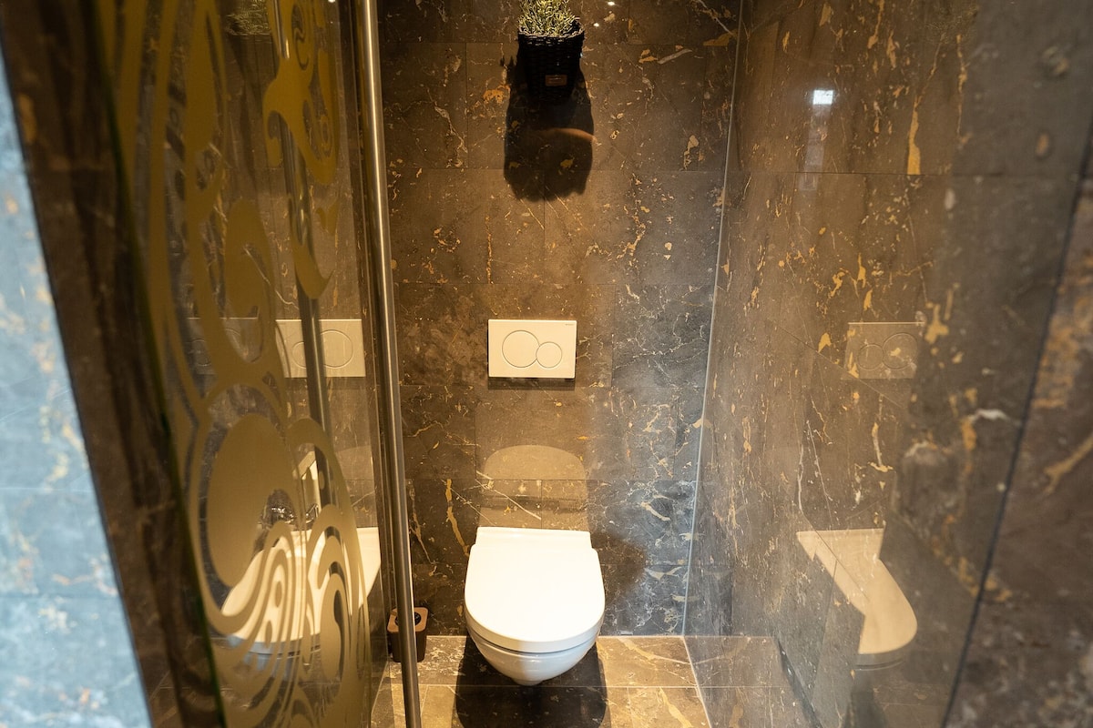 one-bedroom suite with balcony and city view | bathroom | free toiletries, hair dryer, bathrobes, slippers