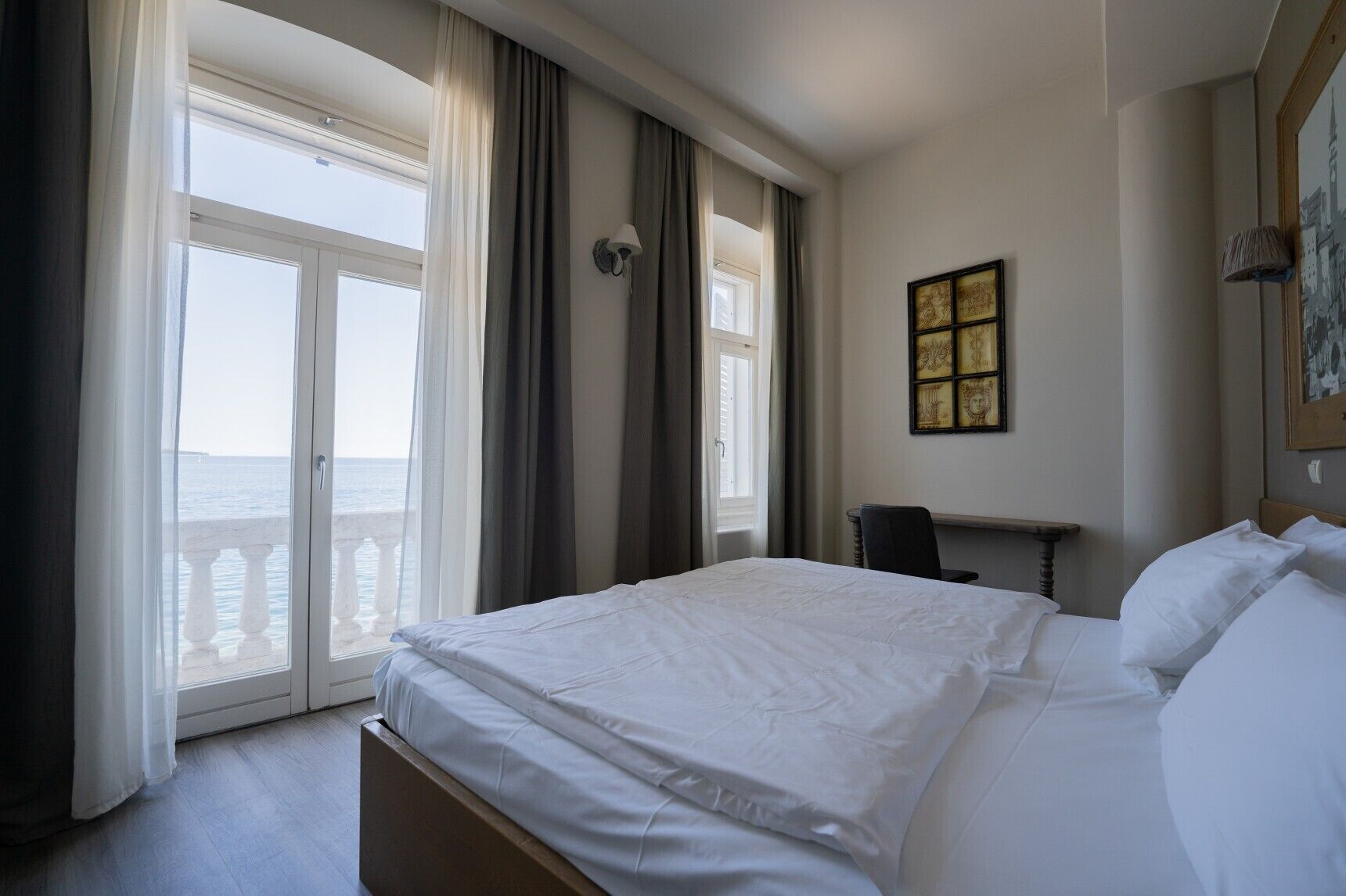 Deluxe Suite with Balcony and Sea View