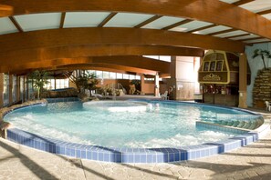 Indoor pool, outdoor pool, pool loungers - Hotel Aquapark Zusterna (Koper)