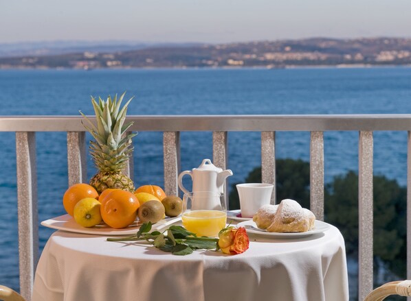 Superior Double Room | Cots/infant beds, bed sheets - Hotel Aquapark Zusterna (Koper)