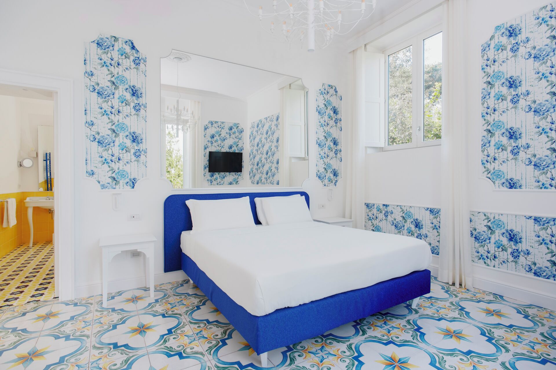 Deluxe Room | Down comforters, memory foam beds, minibar, in-room safe