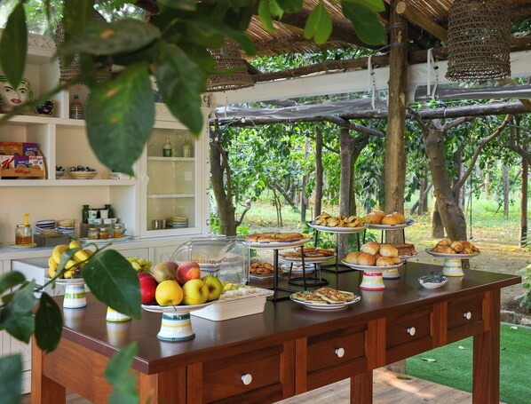 Petit déjeuner complet compris tous les jours