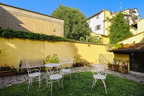 Courtyard - Cosy House (Florence)