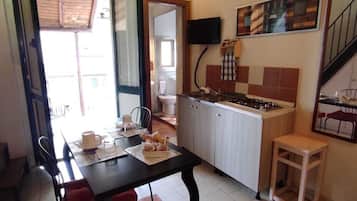 City Room | Bathroom | Shower, free toiletries, hair dryer, bidet