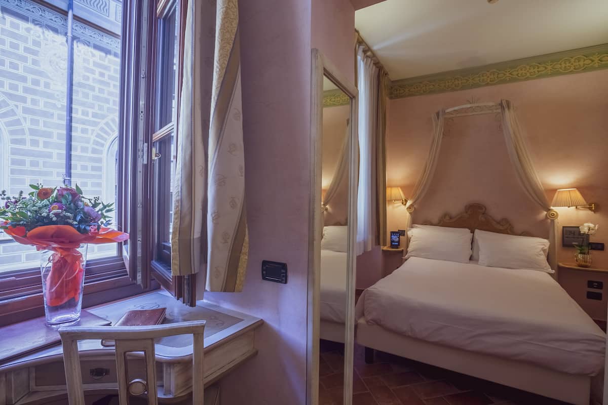 double room (small) | down duvets, minibar, in-room safe, desk