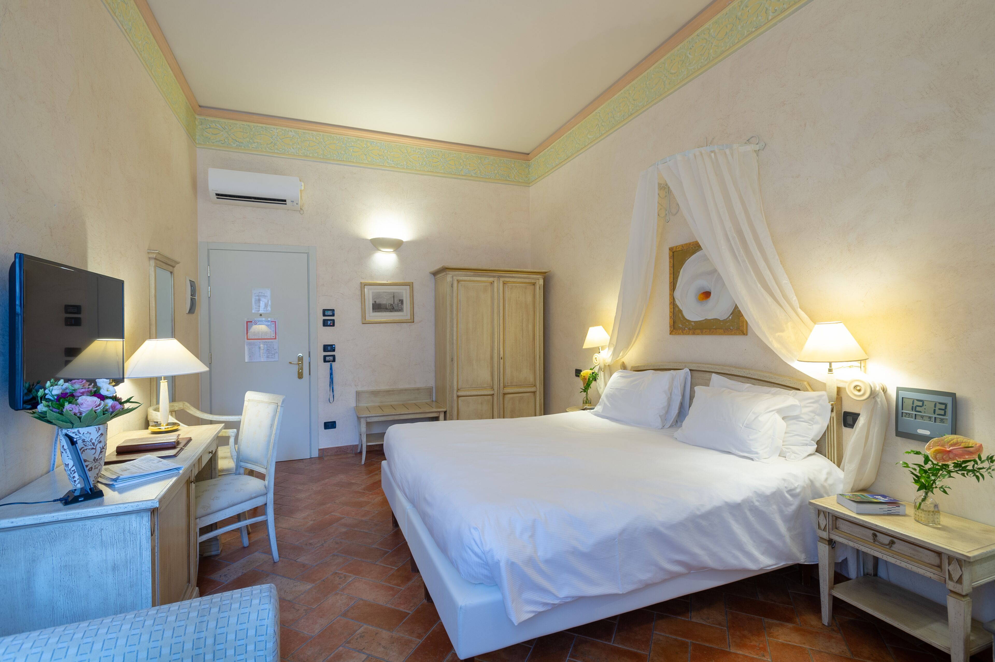 superior double room | down duvets, minibar, in-room safe, desk