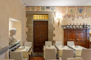 Free daily continental breakfast  - Davanzati (Florence)