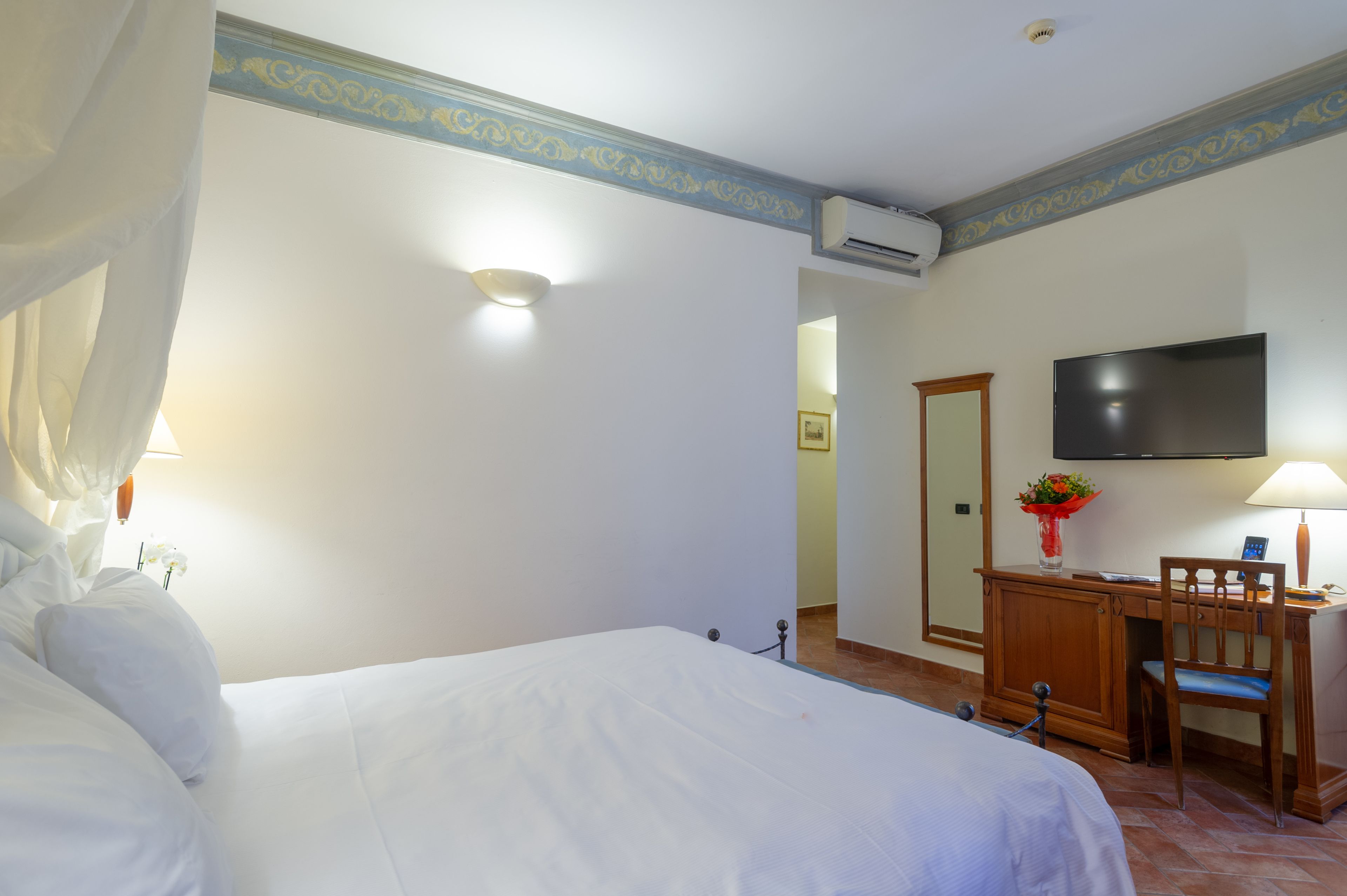 classic double room | down duvets, minibar, in-room safe, desk