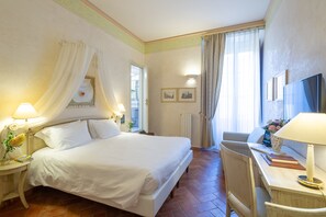 Dobbeltrom – superior | Dundyner, minibar, safe på rommet og skrivebord