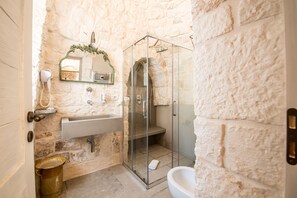 Dobbeltrom – classic (Trullo) | Dusj på badet
