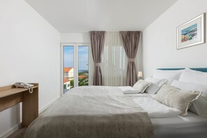 Cortinas blackout, wifi gratis y ropa de cama 