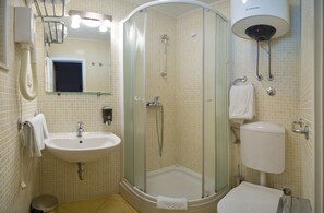 샤워 시설, 무료 세면용품, 헤어드라이어, 타월